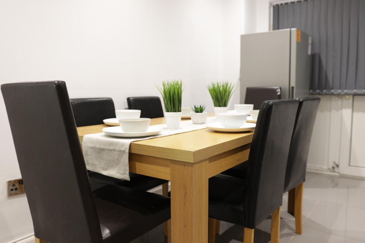 5 Bed Town House Within City Centre And Sleeps Up To 11 With Sky And Netflix Birmingham Extérieur photo