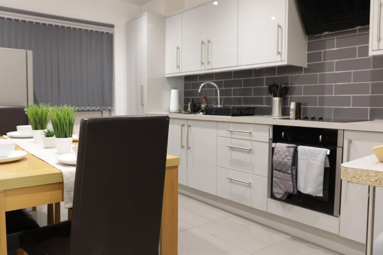 5 Bed Town House Within City Centre And Sleeps Up To 11 With Sky And Netflix Birmingham Extérieur photo