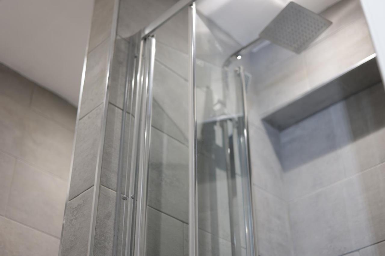 5 Bed Town House Within City Centre And Sleeps Up To 11 With Sky And Netflix Birmingham Extérieur photo