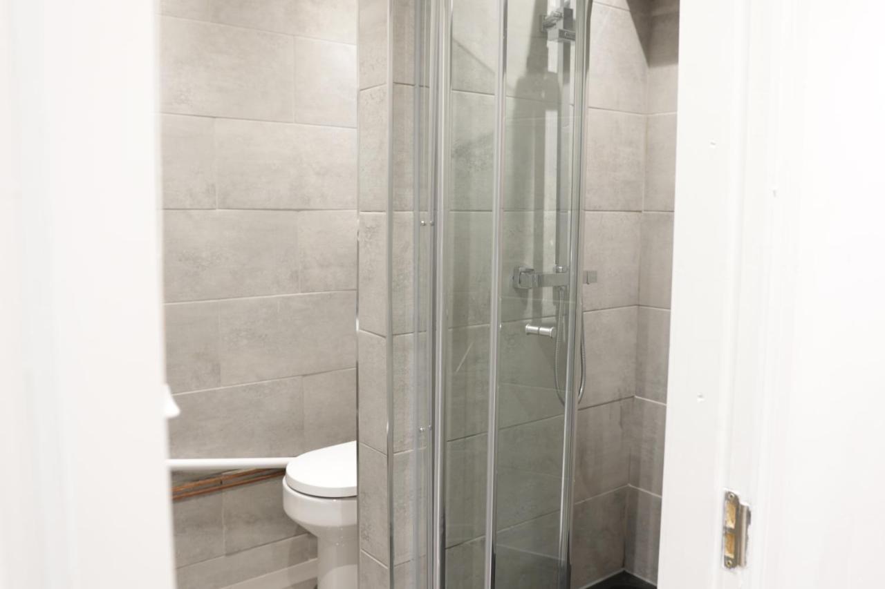 5 Bed Town House Within City Centre And Sleeps Up To 11 With Sky And Netflix Birmingham Extérieur photo