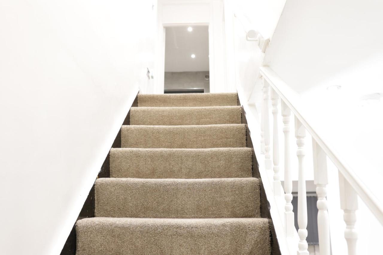 5 Bed Town House Within City Centre And Sleeps Up To 11 With Sky And Netflix Birmingham Extérieur photo