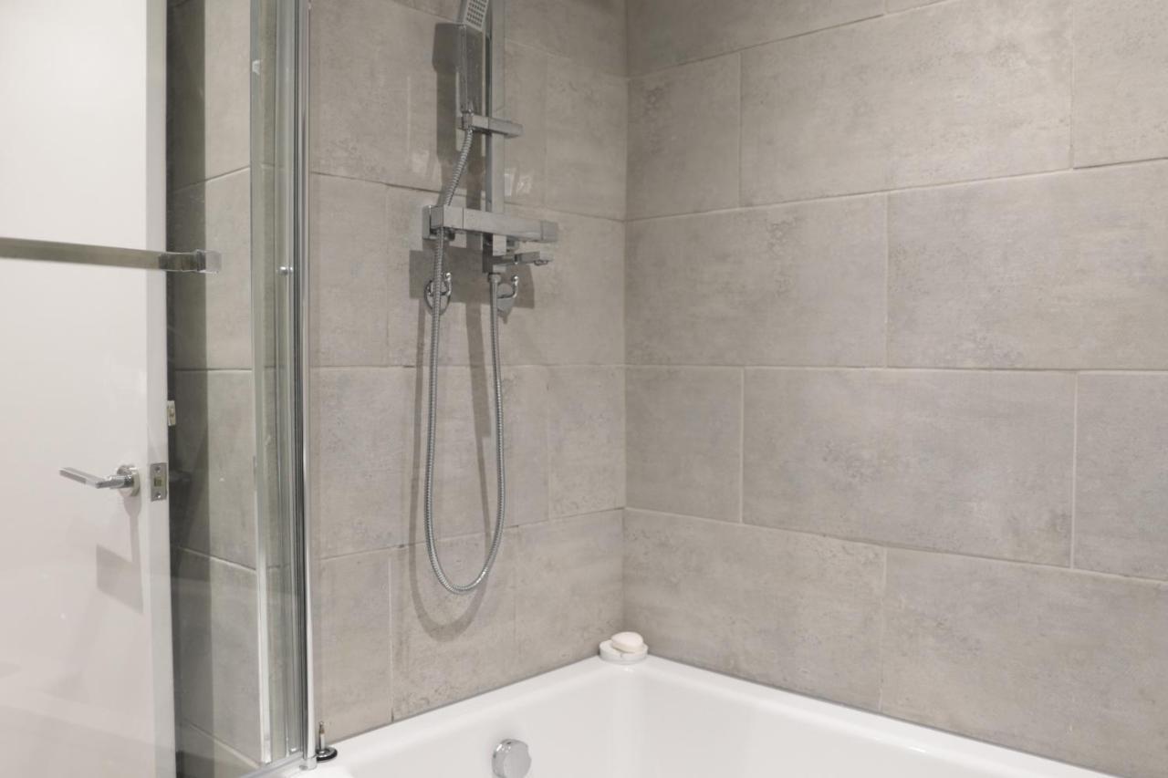 5 Bed Town House Within City Centre And Sleeps Up To 11 With Sky And Netflix Birmingham Extérieur photo