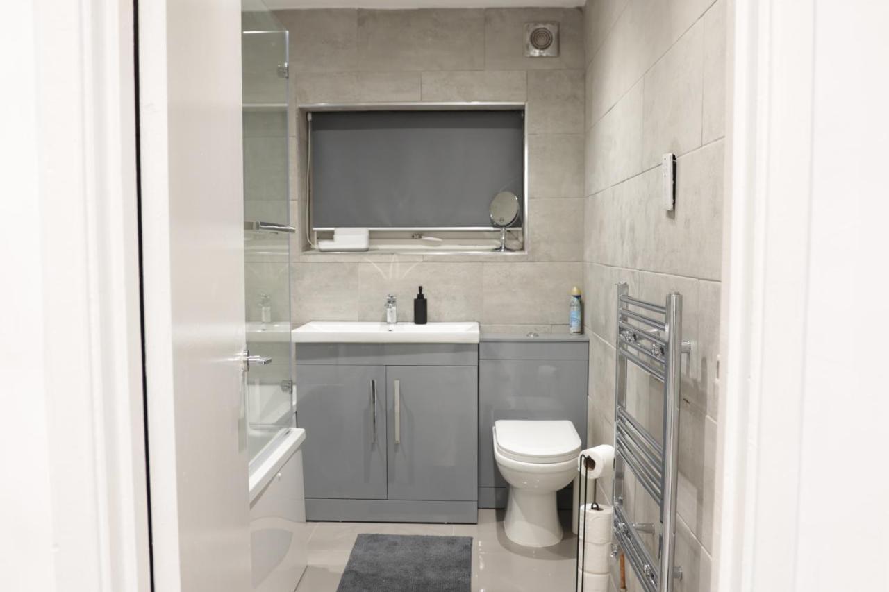 5 Bed Town House Within City Centre And Sleeps Up To 11 With Sky And Netflix Birmingham Extérieur photo