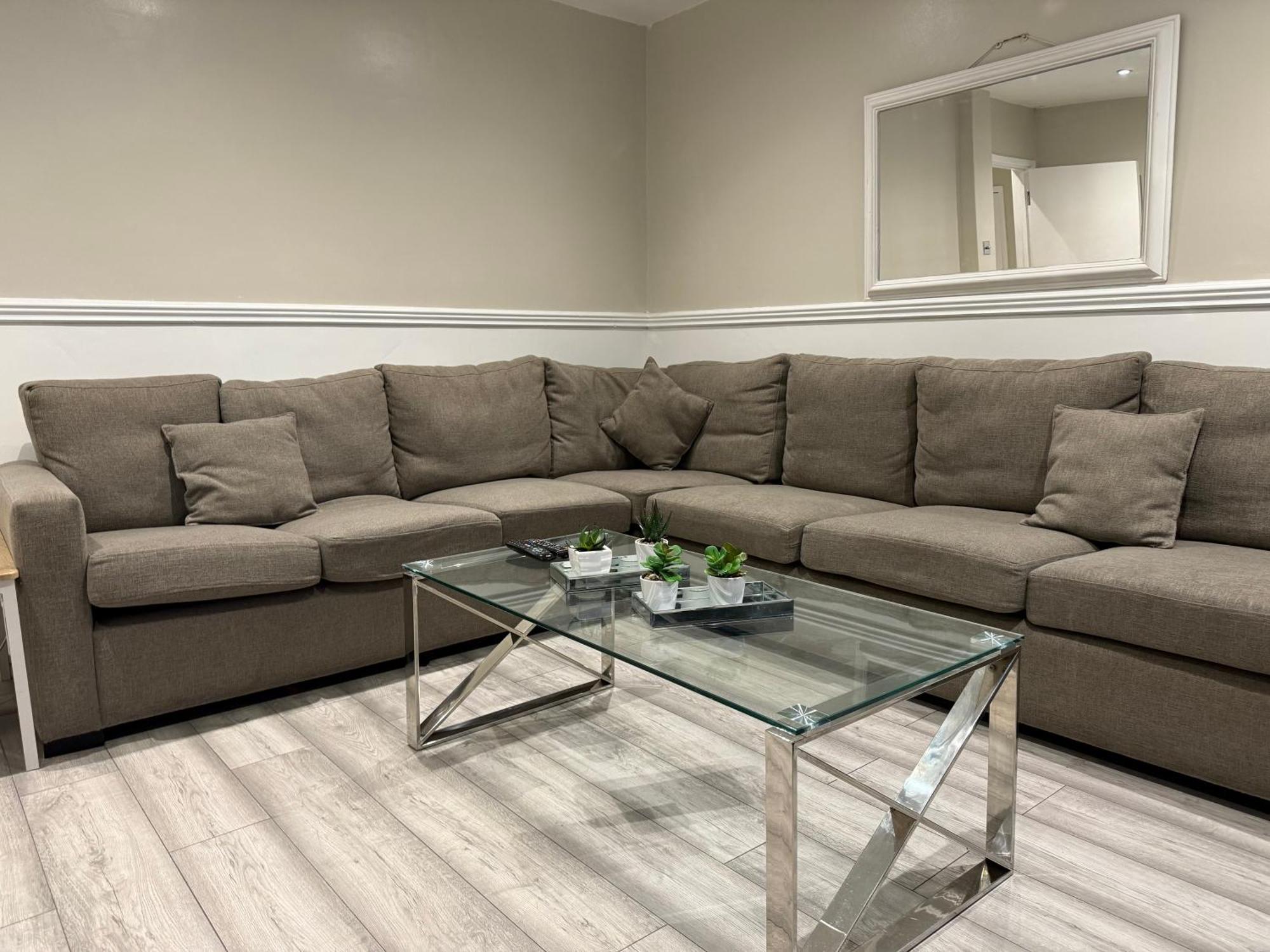 5 Bed Town House Within City Centre And Sleeps Up To 11 With Sky And Netflix Birmingham Extérieur photo