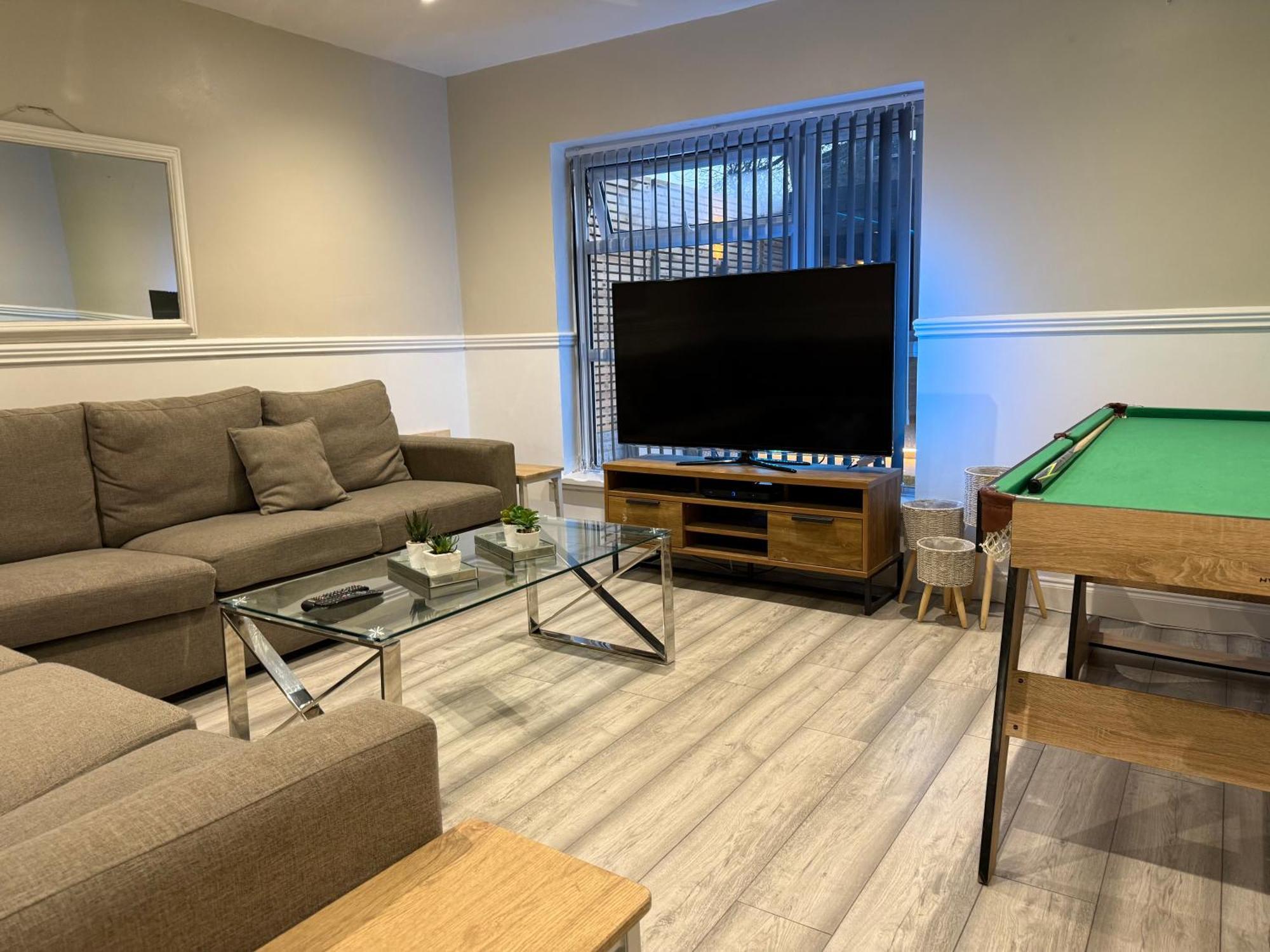 5 Bed Town House Within City Centre And Sleeps Up To 11 With Sky And Netflix Birmingham Extérieur photo