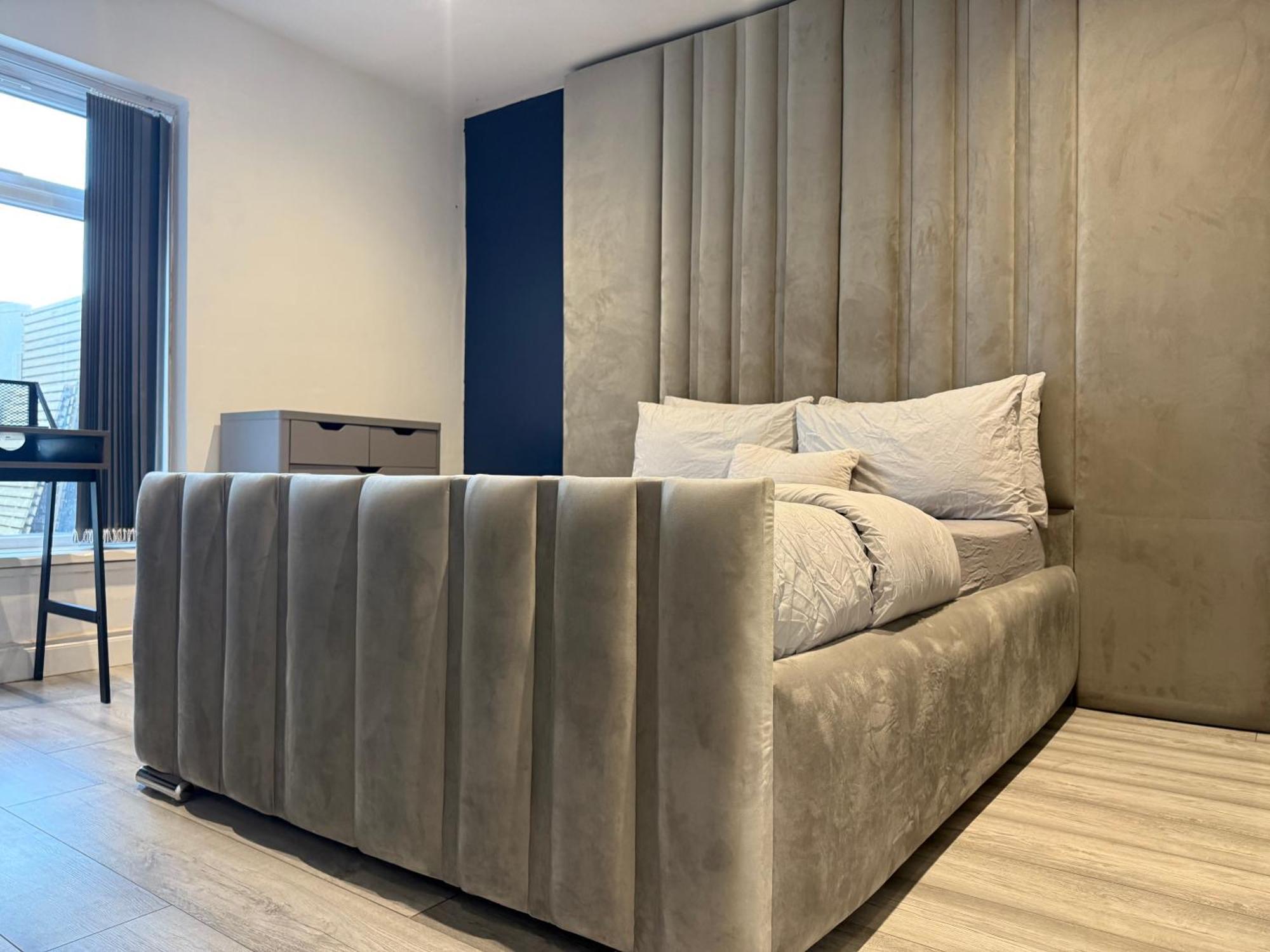 5 Bed Town House Within City Centre And Sleeps Up To 11 With Sky And Netflix Birmingham Extérieur photo