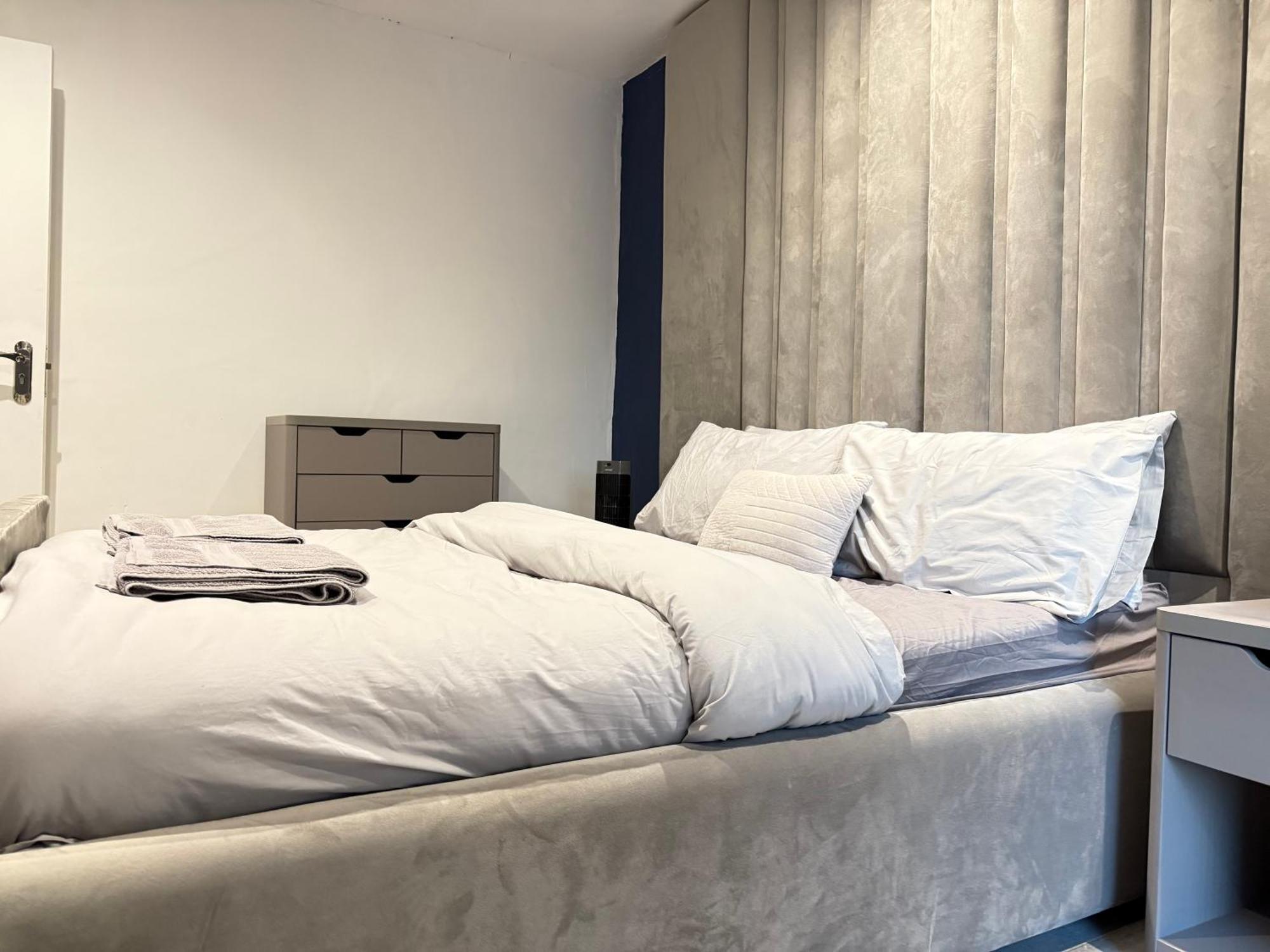 5 Bed Town House Within City Centre And Sleeps Up To 11 With Sky And Netflix Birmingham Extérieur photo