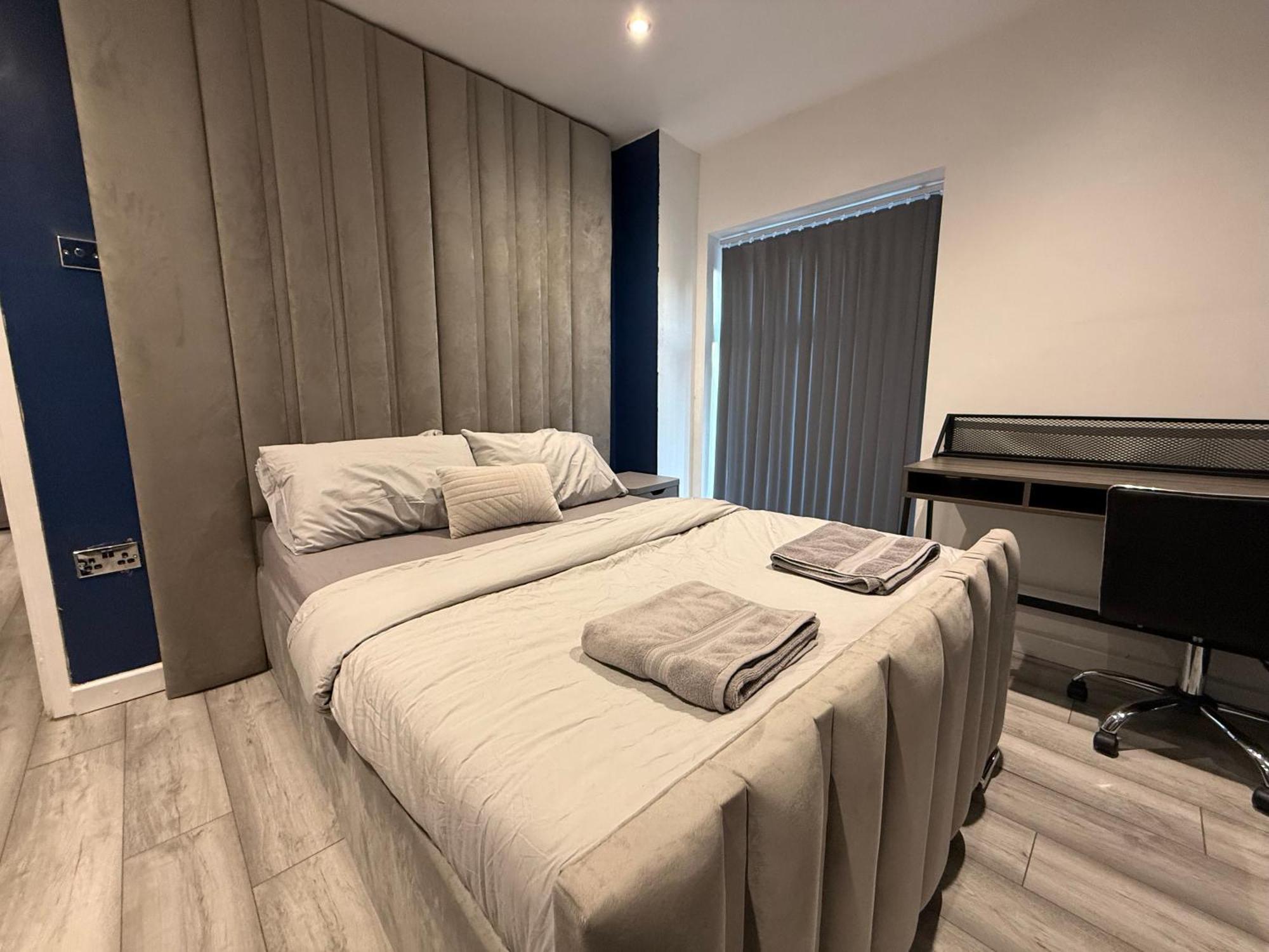 5 Bed Town House Within City Centre And Sleeps Up To 11 With Sky And Netflix Birmingham Extérieur photo