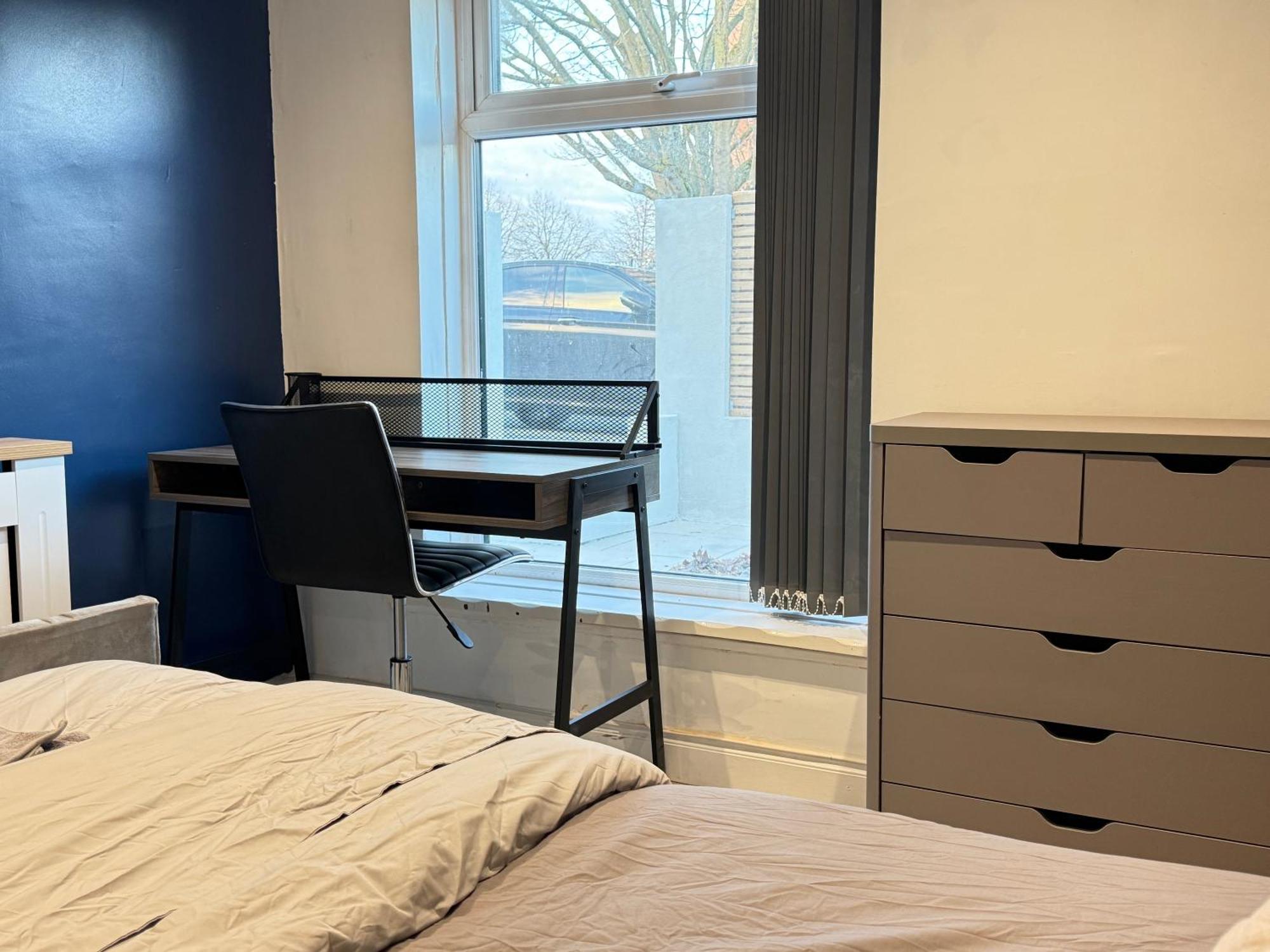 5 Bed Town House Within City Centre And Sleeps Up To 11 With Sky And Netflix Birmingham Extérieur photo